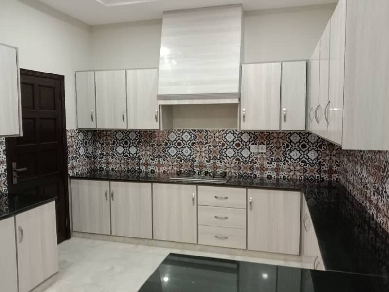 01 Kanal Elegant And Fully Maintained Super Hot Located Bungalow Is Available For Rent In The Best Block Of DHA Lahore. 9
