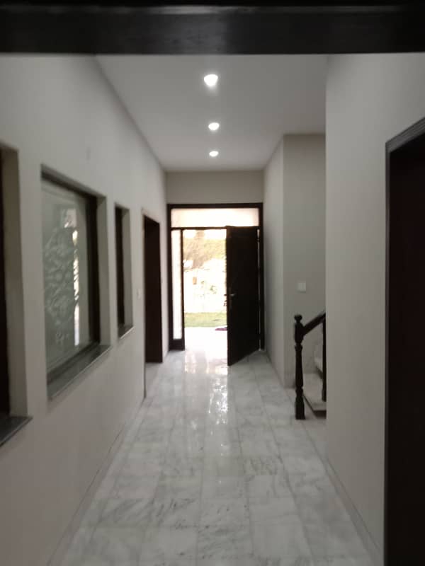 01 Kanal Elegant And Fully Maintained Super Hot Located Bungalow Is Available For Rent In The Best Block Of DHA Lahore. 11