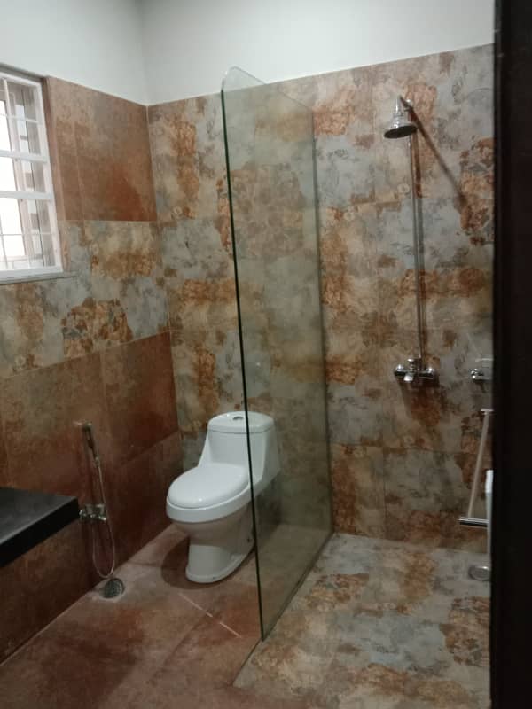 01 Kanal Elegant And Fully Maintained Super Hot Located Bungalow Is Available For Rent In The Best Block Of DHA Lahore. 13