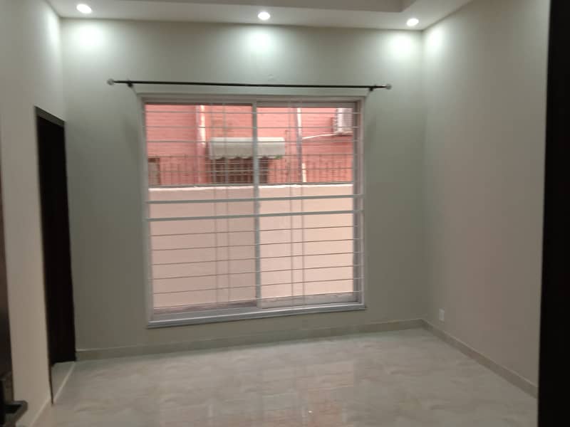 01 Kanal Elegant And Fully Maintained Super Hot Located Bungalow Is Available For Rent In The Best Block Of DHA Lahore. 17