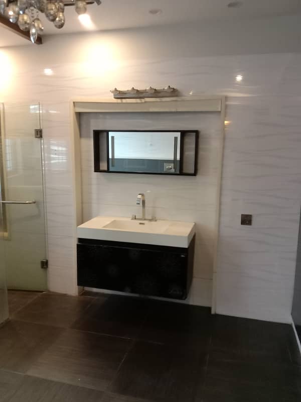 01 Kanal Elegant And Fully Maintained Super Hot Located Bungalow Is Available For Rent In The Best Block Of DHA Lahore. 21