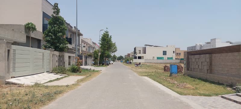 4 Kannal Residential Plot for Sale near park in executive block in paragon city 4