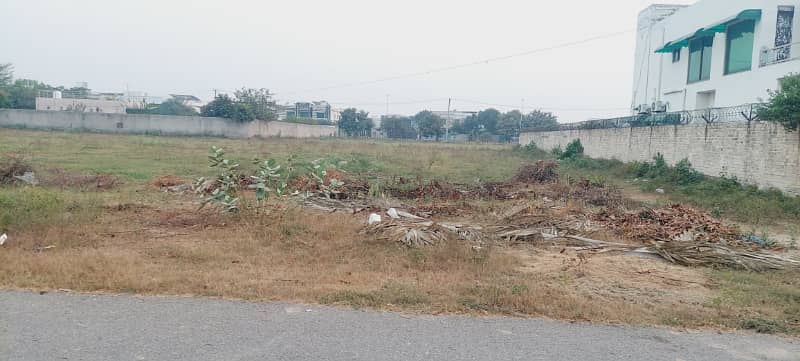 4 Kannal Residential Plot for Sale near park in executive block in paragon city 9