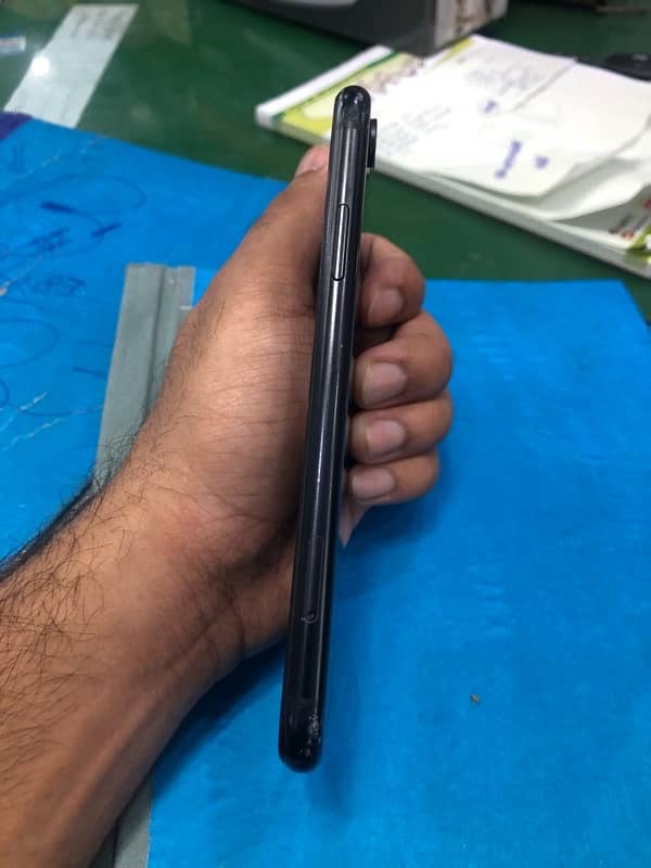 iphone xr black clr 64gb 4