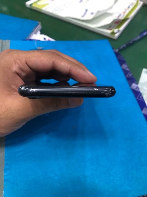 iphone xr black clr 64gb 5