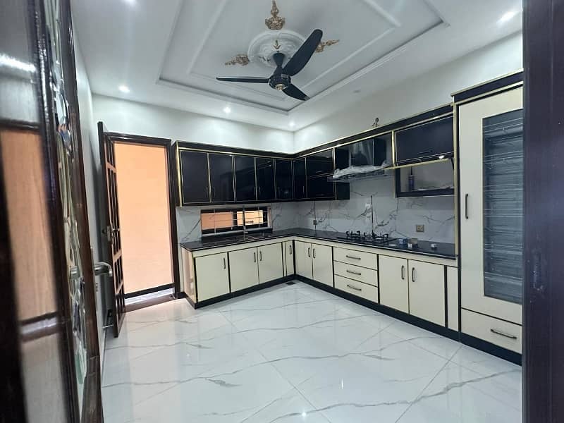 Perfect Prime Location 10 Marla House In Bismillah Housing Scheme - Ali Block For sale 9
