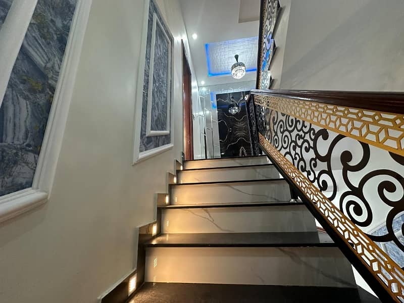 Perfect Prime Location 10 Marla House In Bismillah Housing Scheme - Ali Block For sale 16