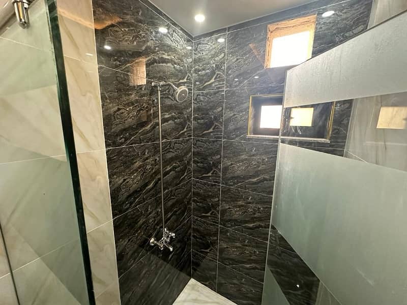 Perfect Prime Location 10 Marla House In Bismillah Housing Scheme - Ali Block For sale 20