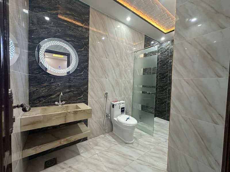 Perfect Prime Location 10 Marla House In Bismillah Housing Scheme - Ali Block For sale 23