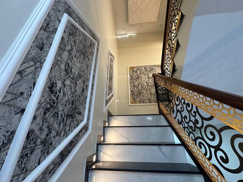 Perfect Prime Location 10 Marla House In Bismillah Housing Scheme - Ali Block For sale 24