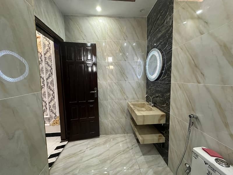 Perfect Prime Location 10 Marla House In Bismillah Housing Scheme - Ali Block For sale 29