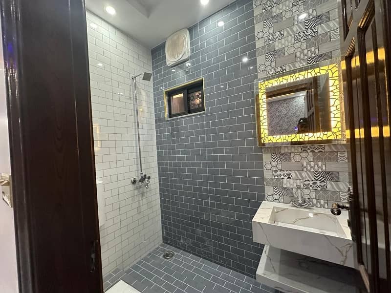 Perfect Prime Location 10 Marla House In Bismillah Housing Scheme - Ali Block For sale 30