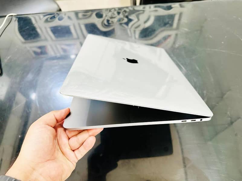 APPLE MACBOOK PRO 2018 15'' DISPLAY 3