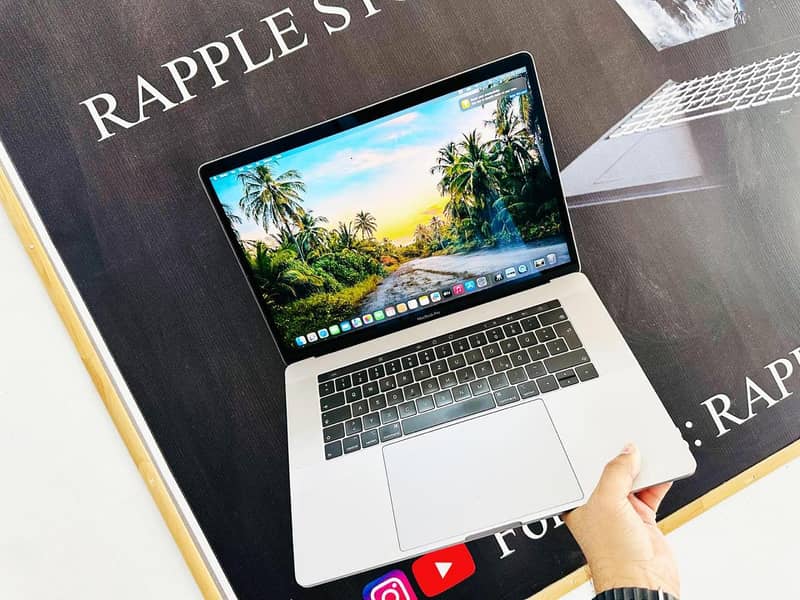 APPLE MACBOOK PRO 2018 15'' DISPLAY 4