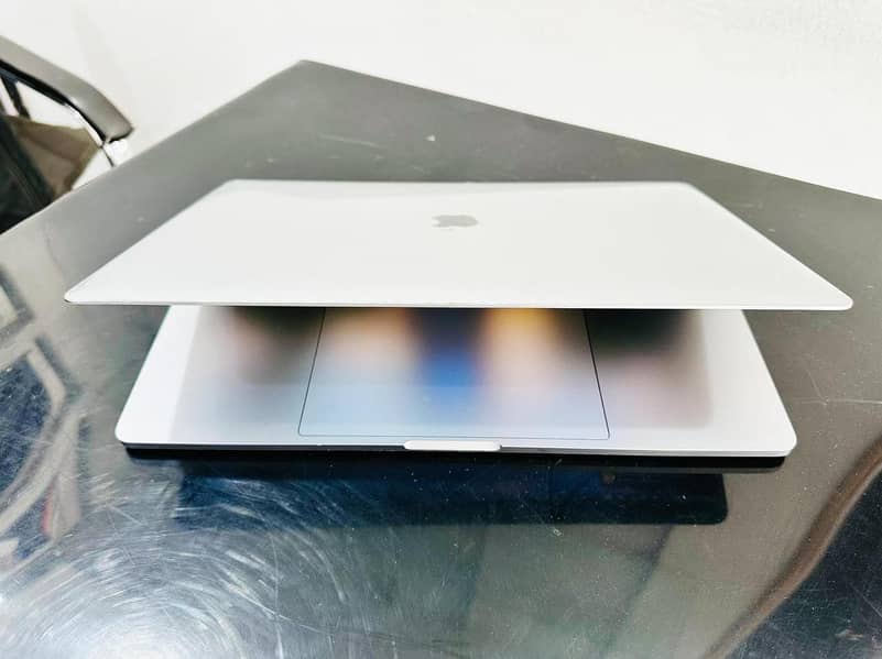 APPLE MACBOOK PRO 2018 15'' DISPLAY 7