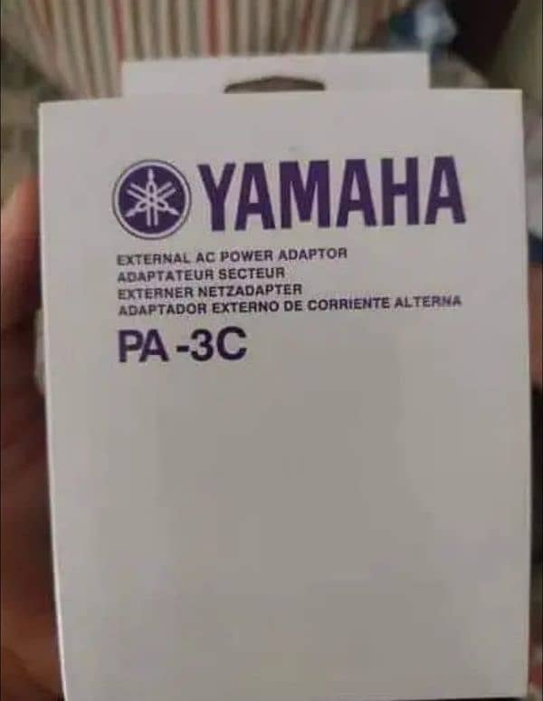 Yamaha PSR E373 2