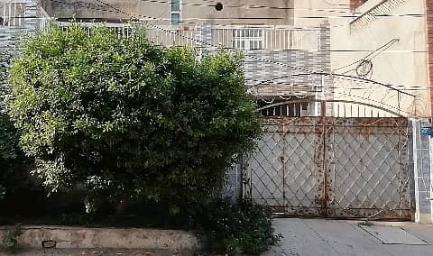 Ideal 10 Marla House Available In Allama Iqbal Town - Karim Block, Lahore 0