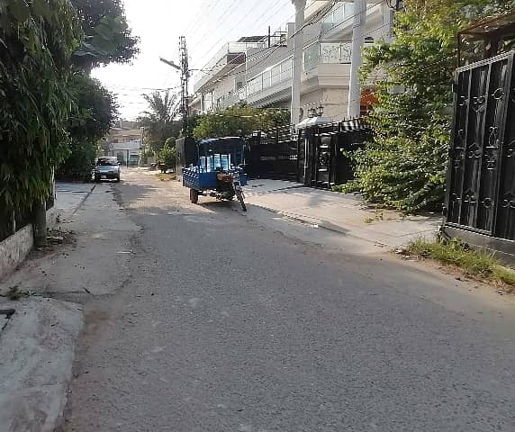 Ideal 10 Marla House Available In Allama Iqbal Town - Karim Block, Lahore 3