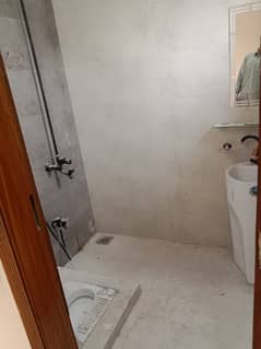 10 MARLA UPPER PORTION AVAILABLE FOR RENT
