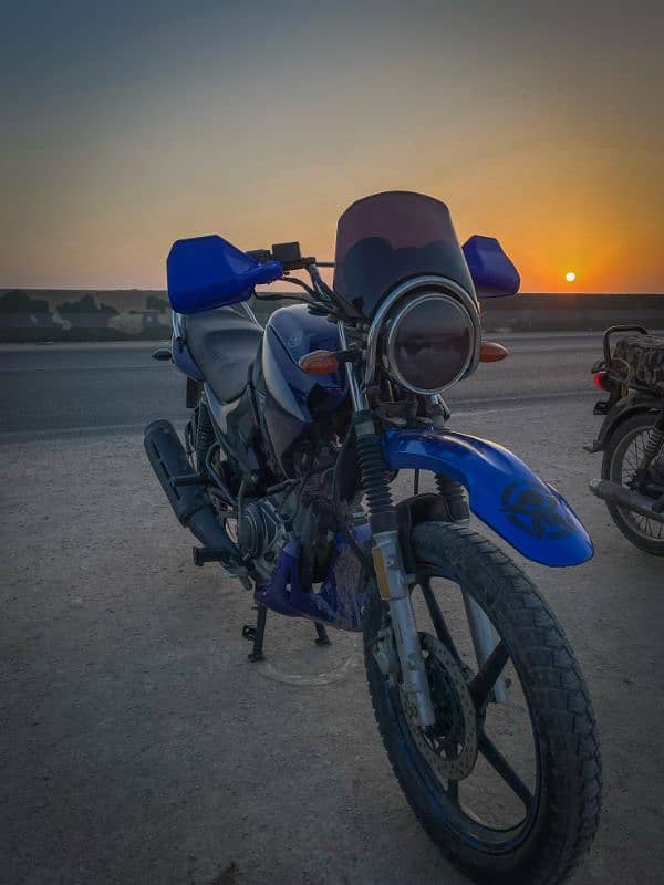 YAMAHA YBR 125G 4