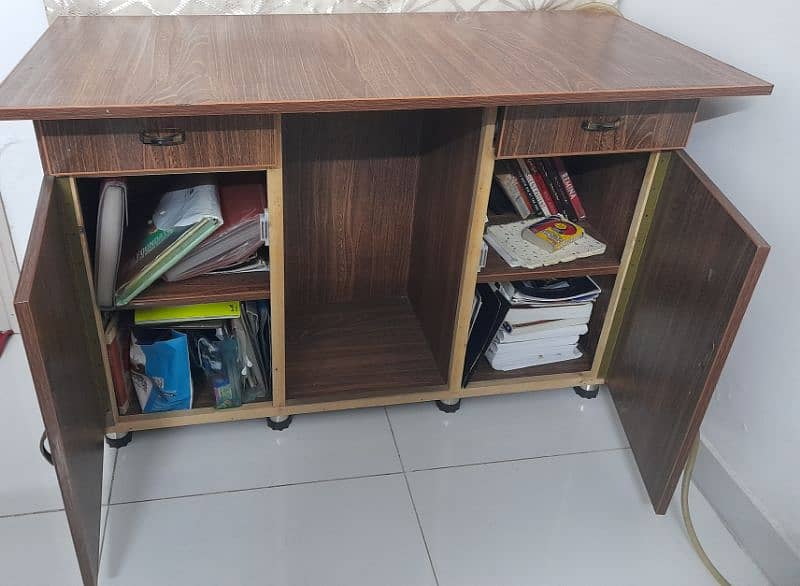 study table new condition  argent sell 1