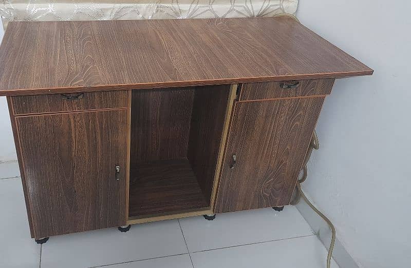 study table new condition  argent sell 3
