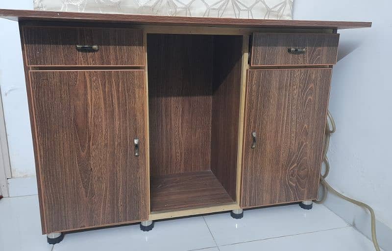 study table new condition  argent sell 4