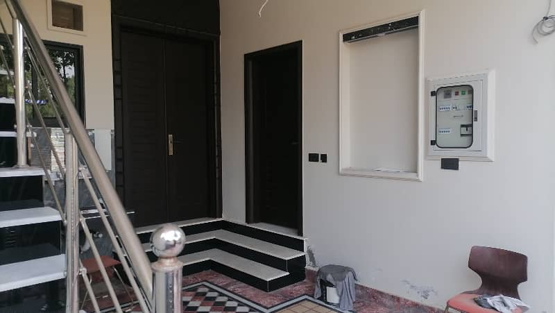 Ideal Prime Location House Is Available For sale In Faisalabad 7