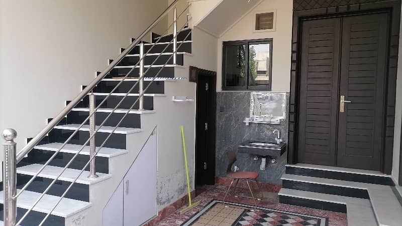 Ideal Prime Location House Is Available For sale In Faisalabad 9