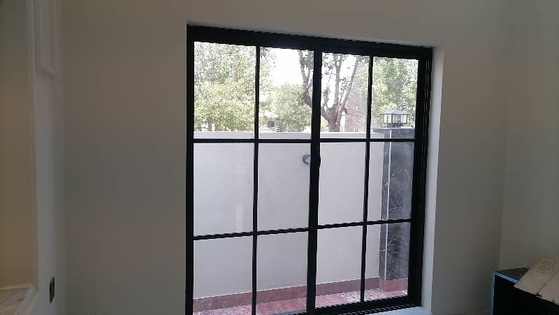 Ideal Prime Location House Is Available For sale In Faisalabad 12