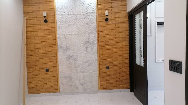 Ideal Prime Location House Is Available For sale In Faisalabad 14
