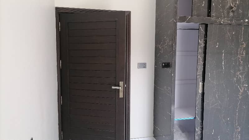 Ideal Prime Location House Is Available For sale In Faisalabad 19