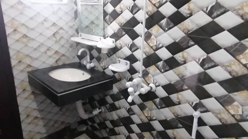 Ideal Prime Location House Is Available For sale In Faisalabad 21