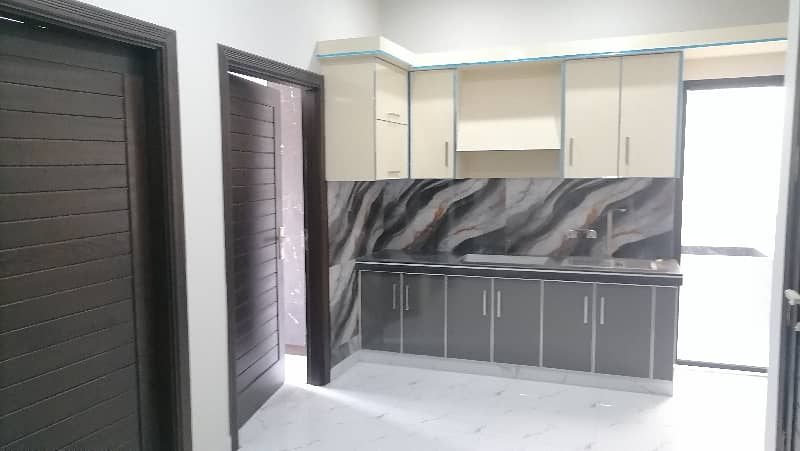 Ideal Prime Location House Is Available For sale In Faisalabad 25