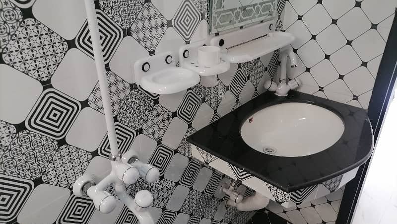 Ideal Prime Location House Is Available For sale In Faisalabad 27