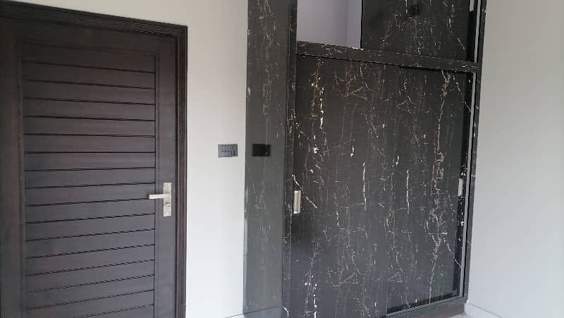 Ideal Prime Location House Is Available For sale In Faisalabad 28