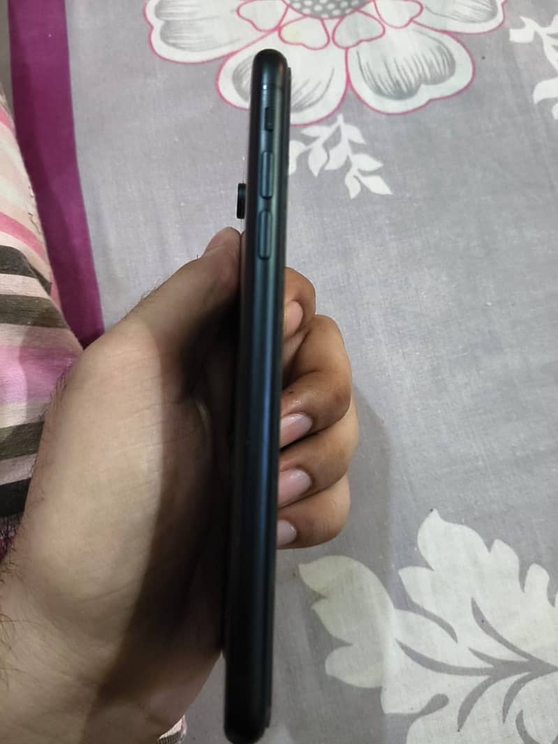 Apple iPhone XR 4