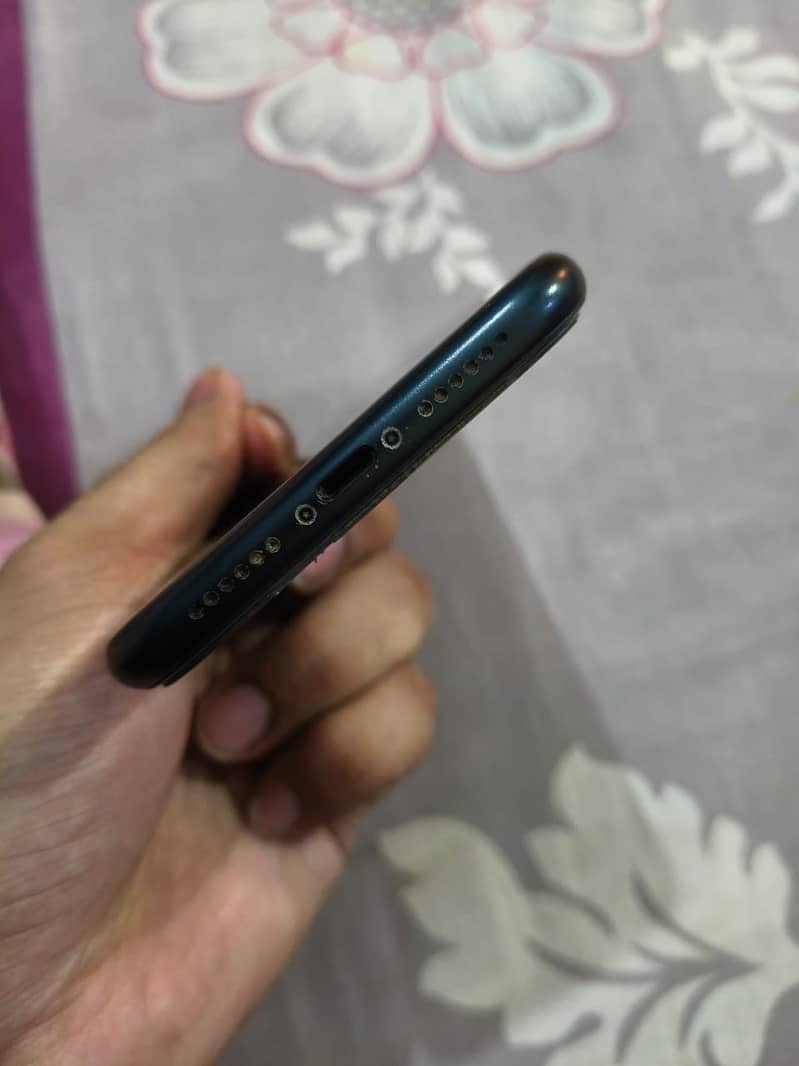 Apple iPhone XR 6