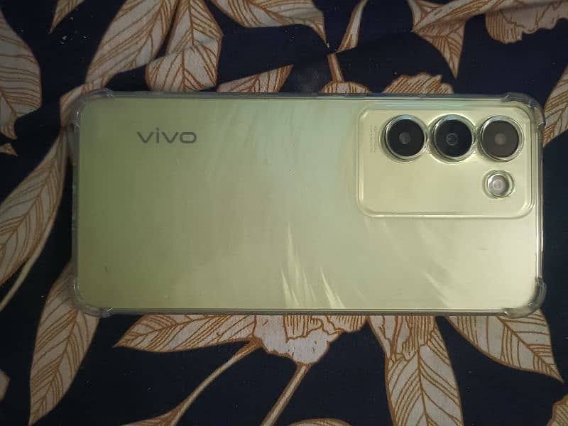 Vivo y100 new condition 10 / 10 only 3 month used 0