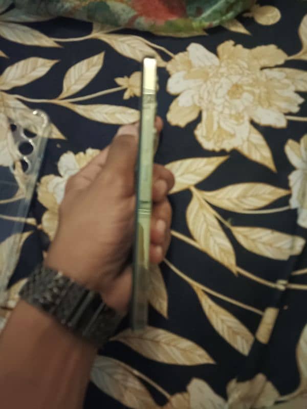 Vivo y100 new condition 10 / 10 only 3 month used 5