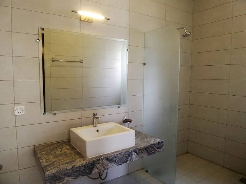 Get Your Hands On House In Karachi Best Area 9