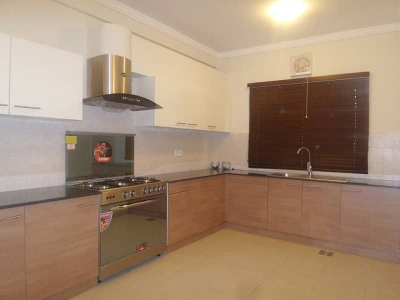 Get Your Hands On House In Karachi Best Area 34