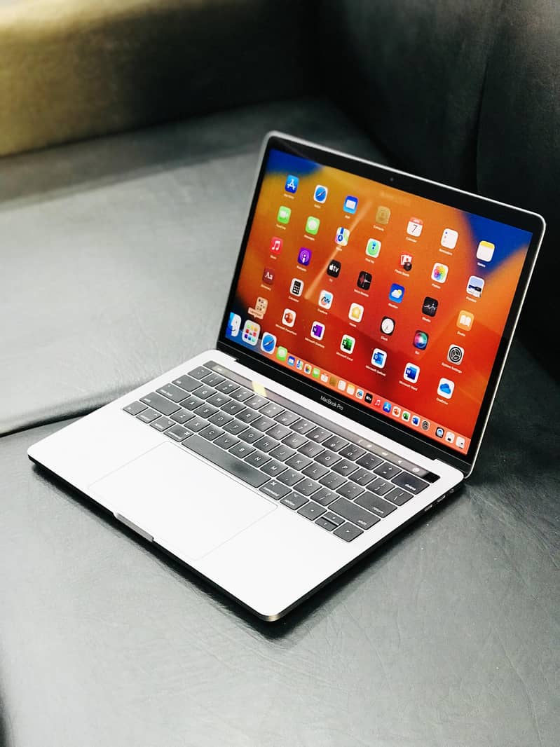 MacBook Pro 2017 with 16Gb Ram & 3.1 Ghz Processor 0