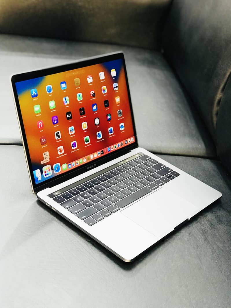 MacBook Pro 2017 with 16Gb Ram & 3.1 Ghz Processor 1