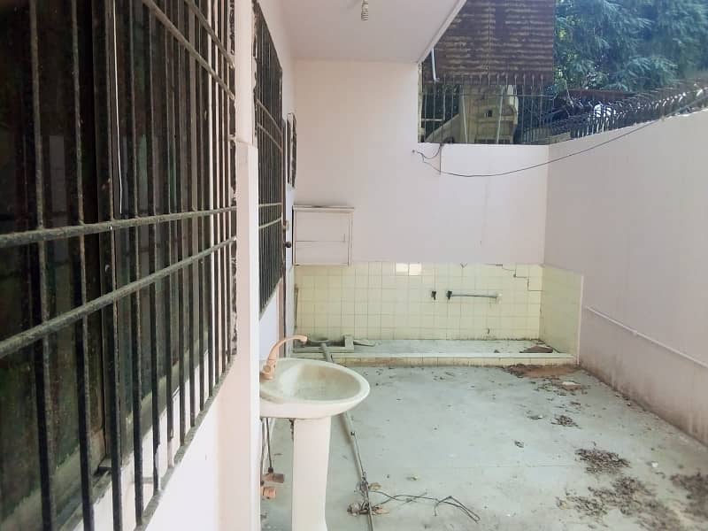 200 Yards Rear House Available For Sale In Block 1 Clifton 4