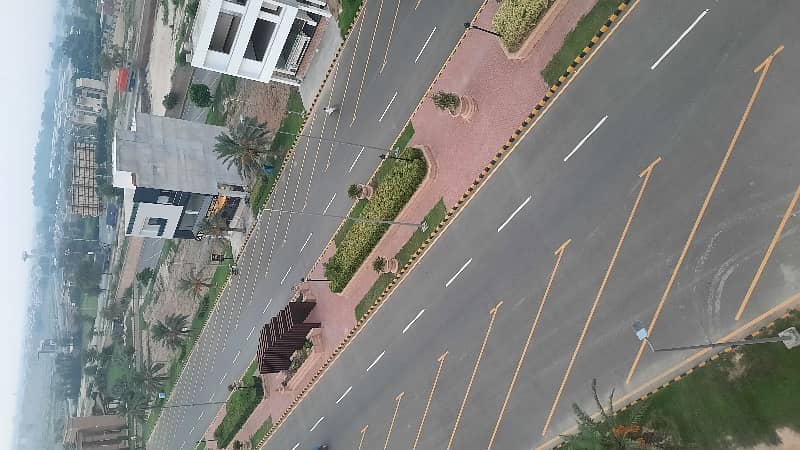 10 Marla Main Boulevard Available On 1 Year Payment Time 7