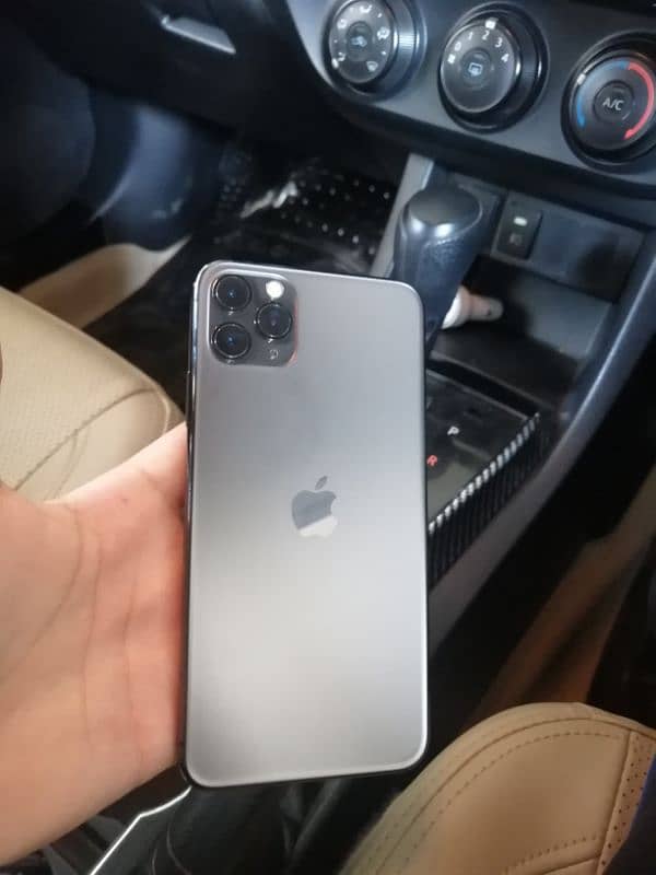 iphone 11 pro max ( factory unlock) 0