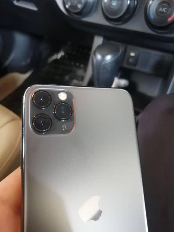 iphone 11 pro max ( factory unlock) 1