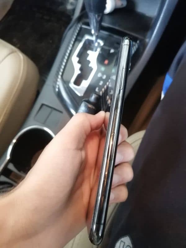 iphone 11 pro max ( factory unlock) 5