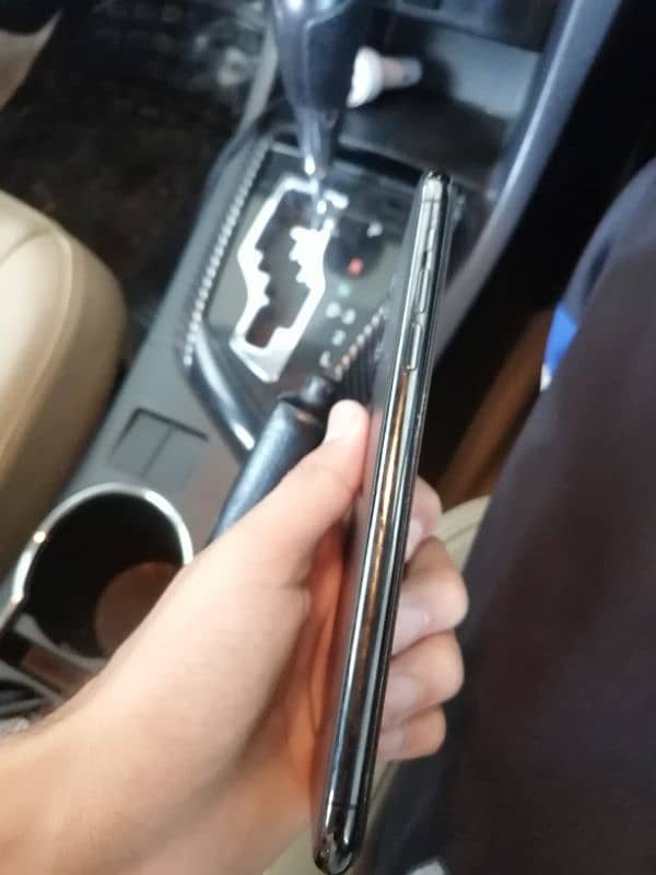 iphone 11 pro max ( factory unlock) 9